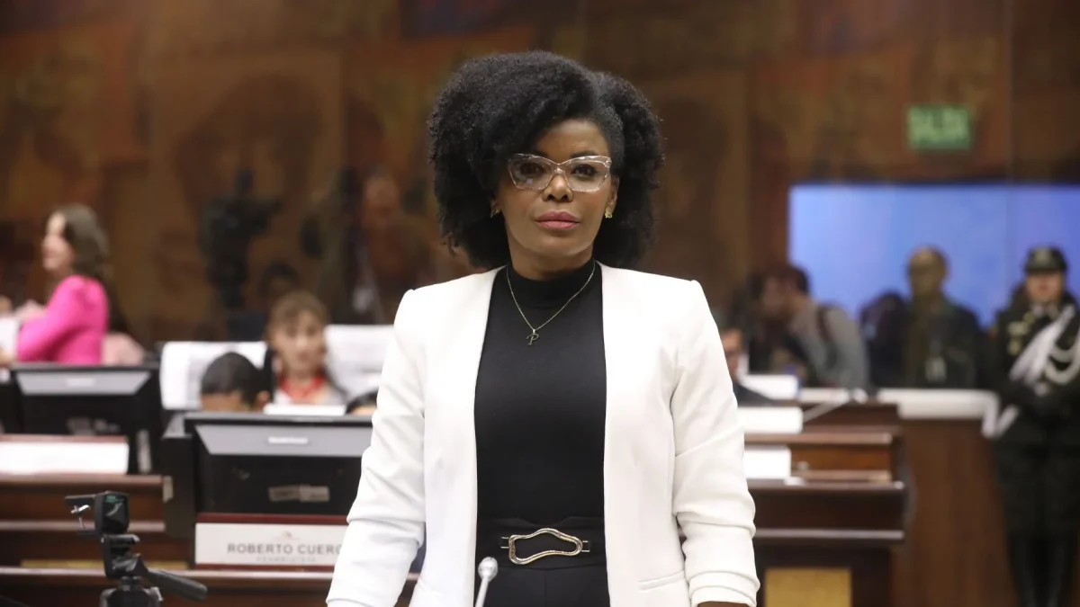 Paola Cabezas rechaza la Ley de Educación Financiera en la Asamblea: ¿ignorancia o estrategia política para mantener el electorado?