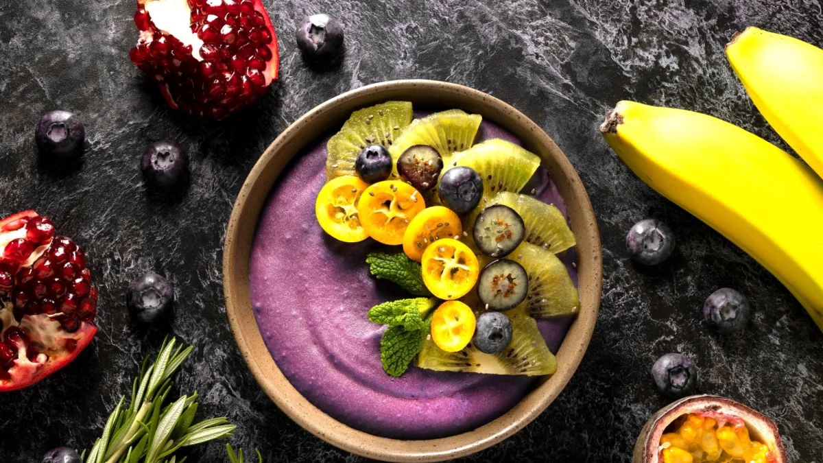 Su riqueza en antioxidantes y su versatilidad en recetas frías convierten al açaí en una opción práctica y nutritiva para el día a día.