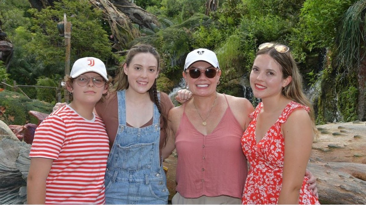 Úrsula Strenge con sus hijas, Cristina, Ivanna y Camila.