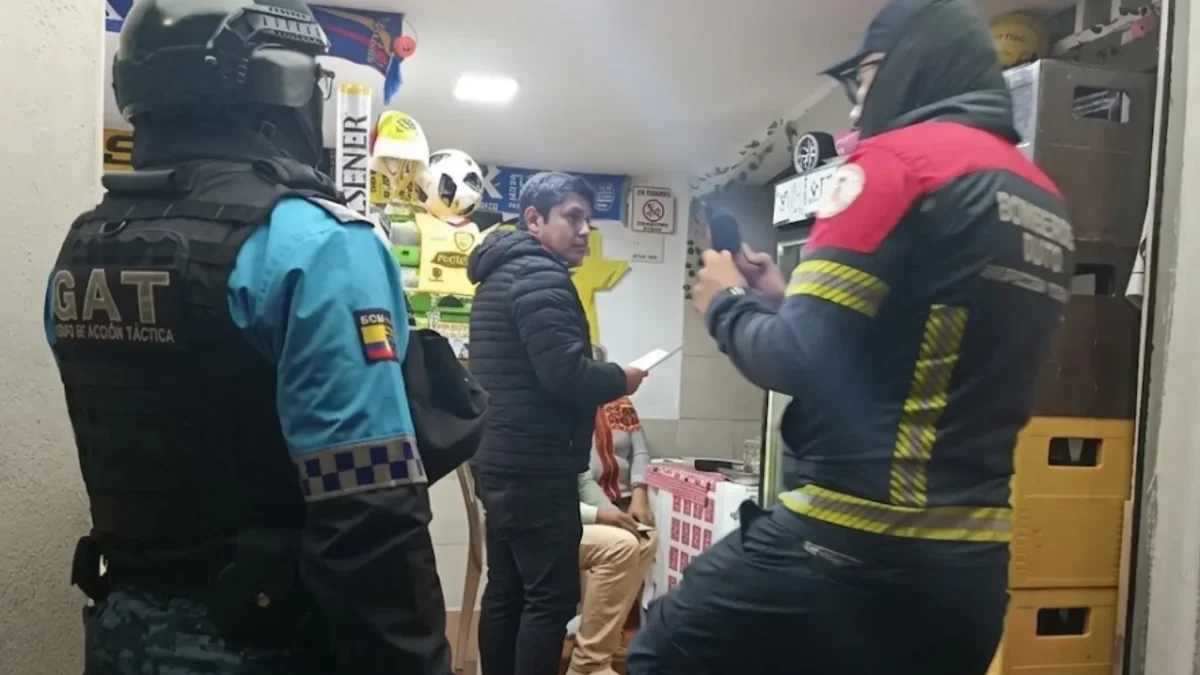 En el sur de Quito, la AMC y la Secretaría de Seguridad, con apoyo de la Policía Nacional, inspeccionaron tiendas y más locales.