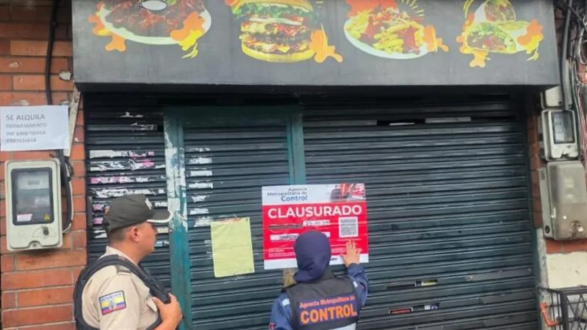 La Agencia Metropolitana de Control (AMC) encontró a 200 personas en un bar clandestino, que funcionaba cerca de la Universidad Central, en Quito.