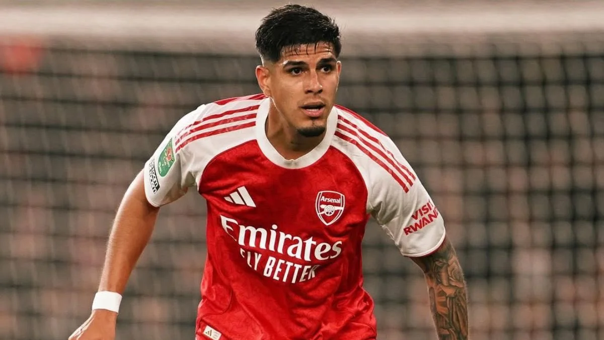 Piero Hincapié en la zaga del Arsenal de Inglaterra.