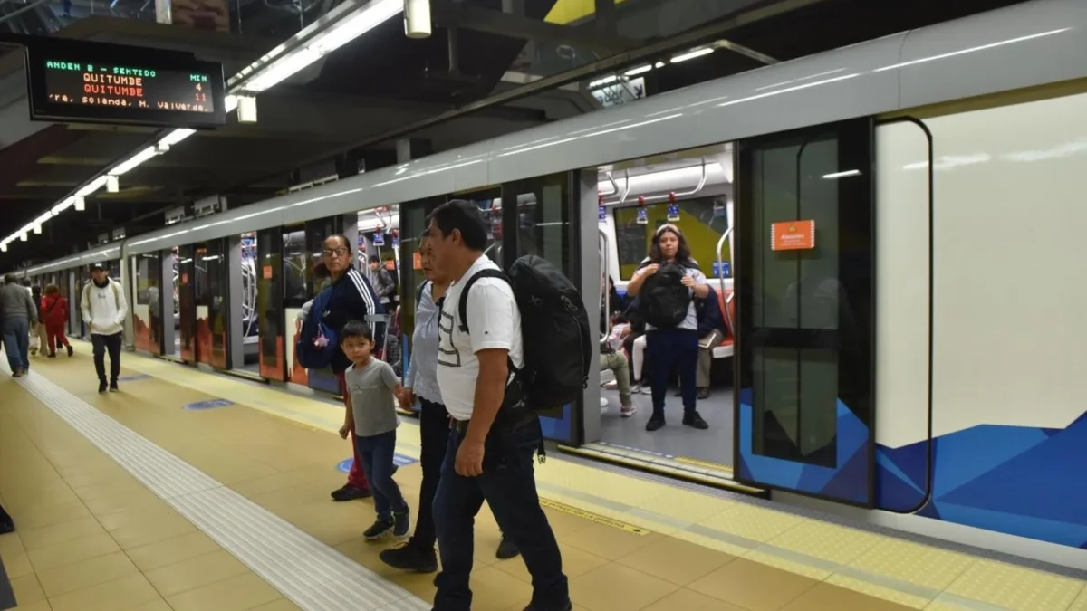 La estación de San Francisco del metro de Quito ha permitido que se regrese al Centro. Pero, el 52 % de inicia el trayecto en el sur y el 36 % culmina en el norte.