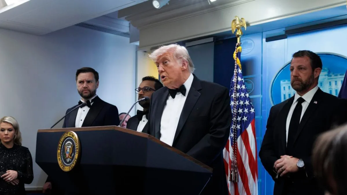 Donald Trump habla tras tiroteo en una cena.