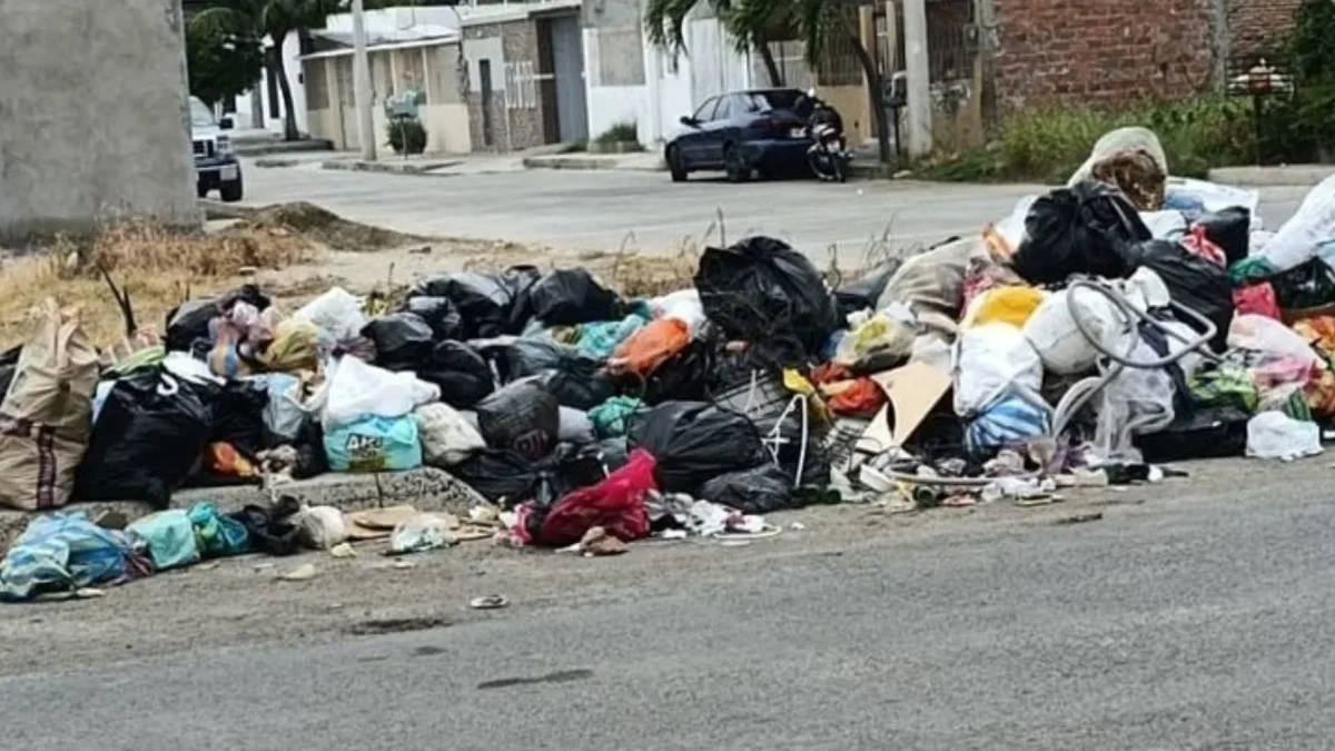 COE Nacional activó medidas el 26 de abril por acumulación de basura en Manta.
