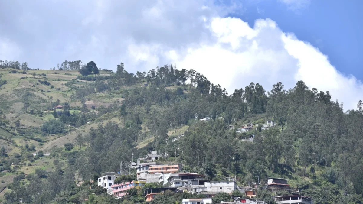 Conflicto. Uno de los principales problemas en el Ilaló es el avance inmobiliario, incluso sobre la altura permitida y en zonas de protección ecológica.