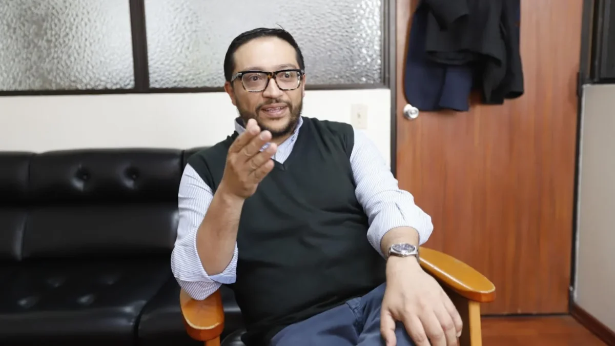 Efrén Guerrero es profesor universitario, abogado y doctor en Gobierno y Administración Pública.