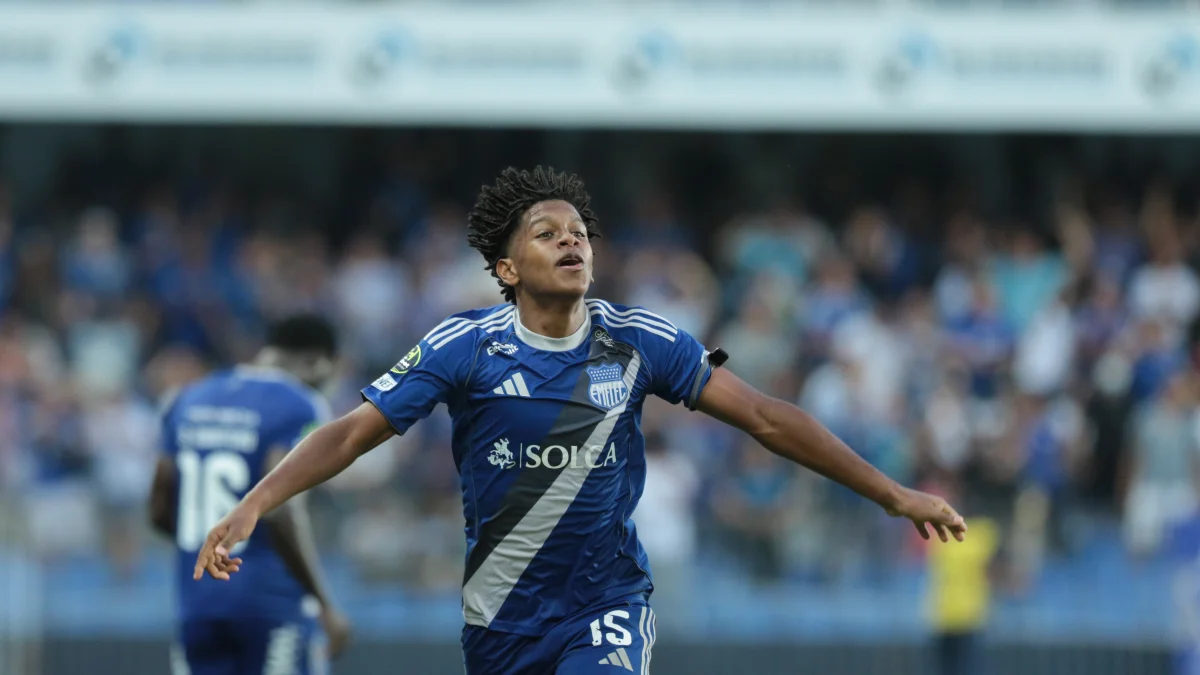 Luis Fragozo anotó su primer gol como profesional ante Liga de Quito.