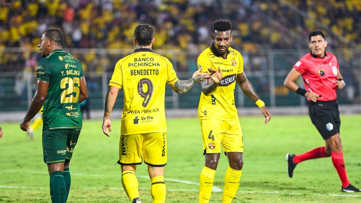 Darío Benedetto hizo su quinto gol en el estadio Nueve de Mayo ante Orense.