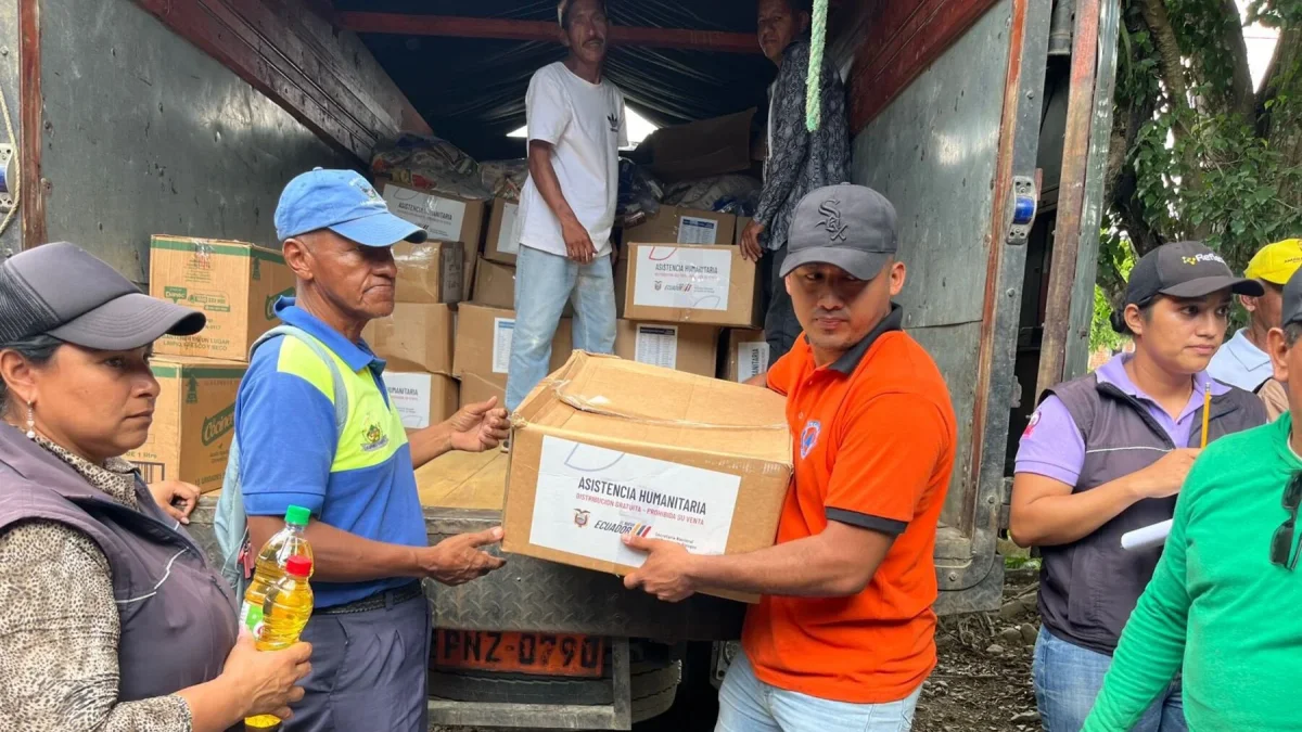 En las zonas afectadas, la Secretaría Nacional de Riesgos ha desplegado ayuda a los damnificados.