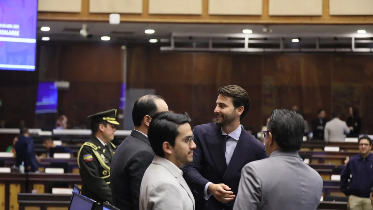 Niels Olsen presiden la Asamblea de Ecuador dese mayo de 2025.