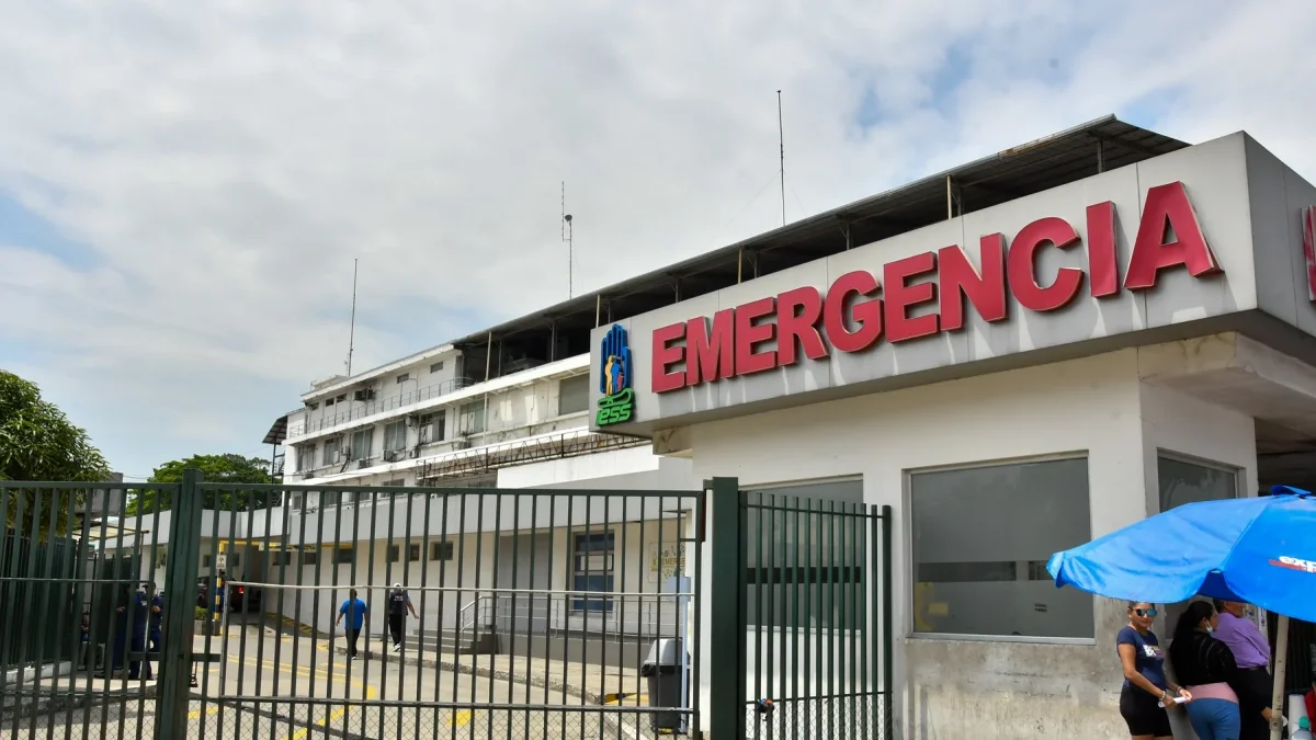 Zona exterior del área de Emergencias del hospital Teodoro Maldonado Carbo, en el sur de Guayaquil.