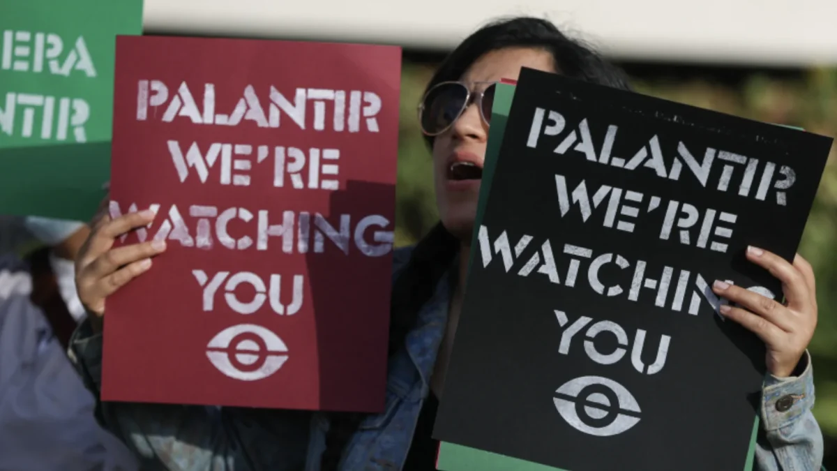 El 3 de marzo de 2026, una serie de manifestantes se concentraron a las afueras de la sede en Miami para rechazar la relación de la empresa con ICE.