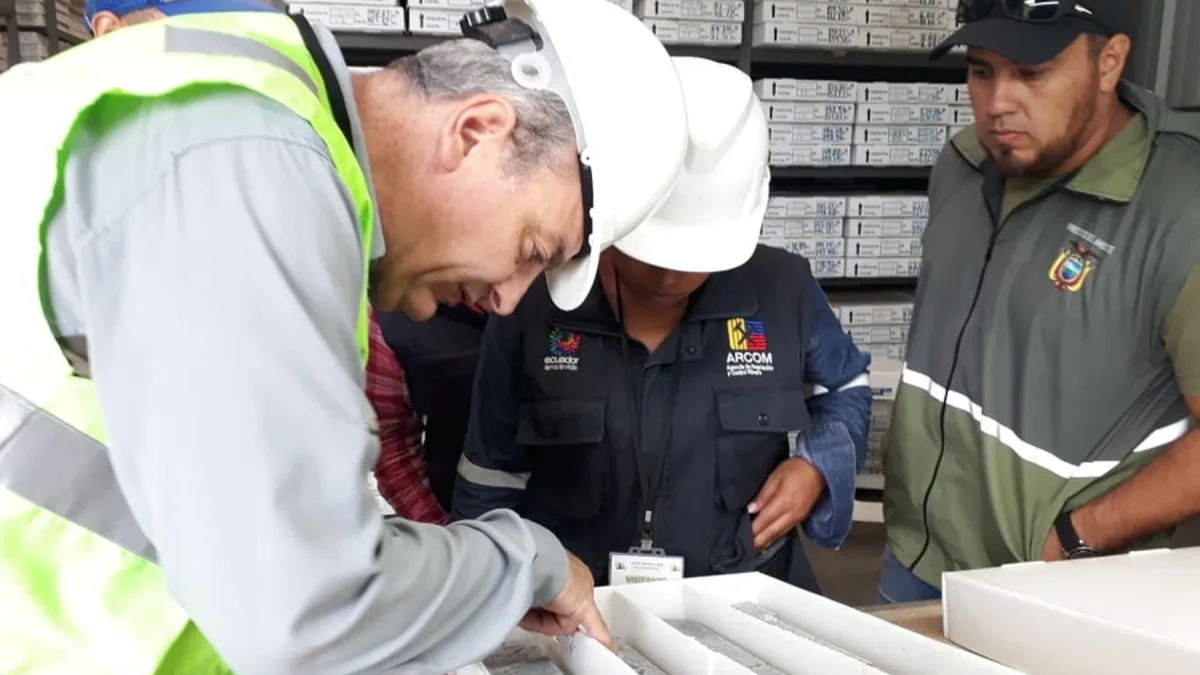 El proyecto Los Cangrejos, en los cantones Santa Rosa y Atahualpa (El Oro), es un yacimiento de oro y cobre de gran escala.