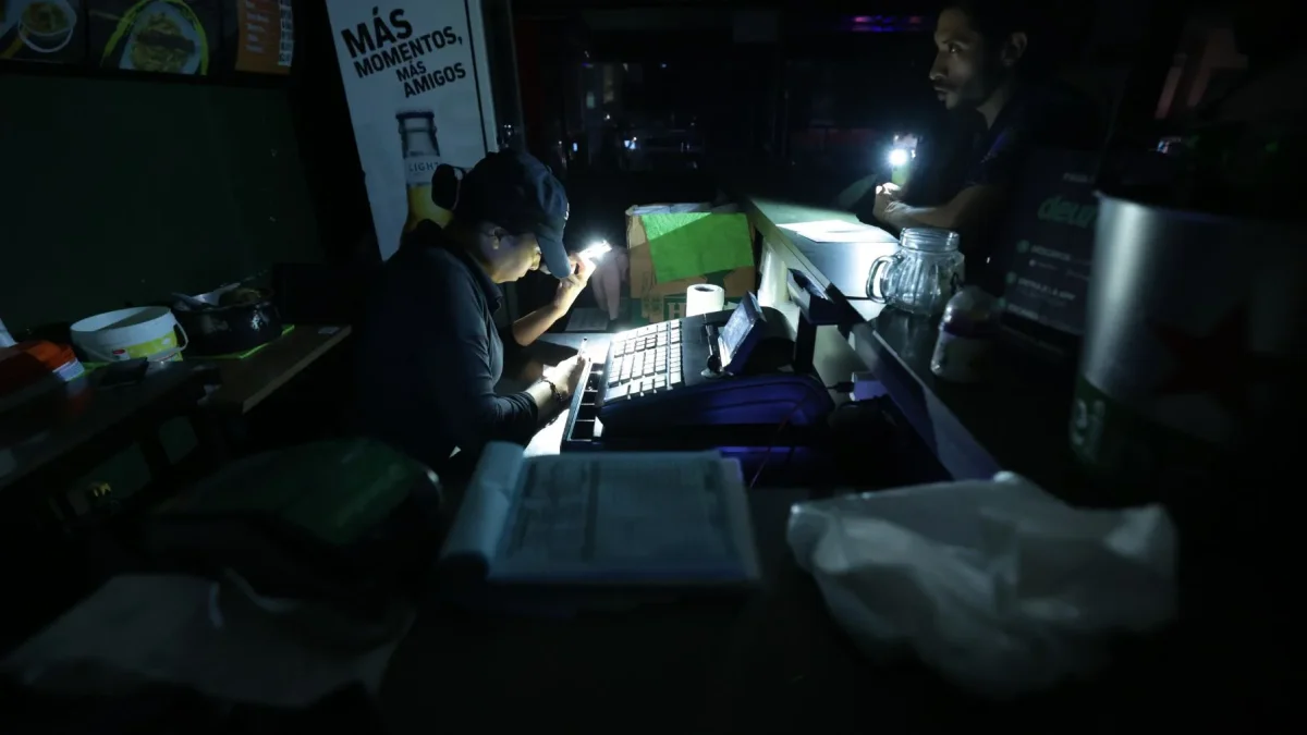 Los gobiernos privilegian intereses particulares, sin atender las necesidades de la población, como la eliminación definitiva de los cortes de luz por déficit de electricidad.