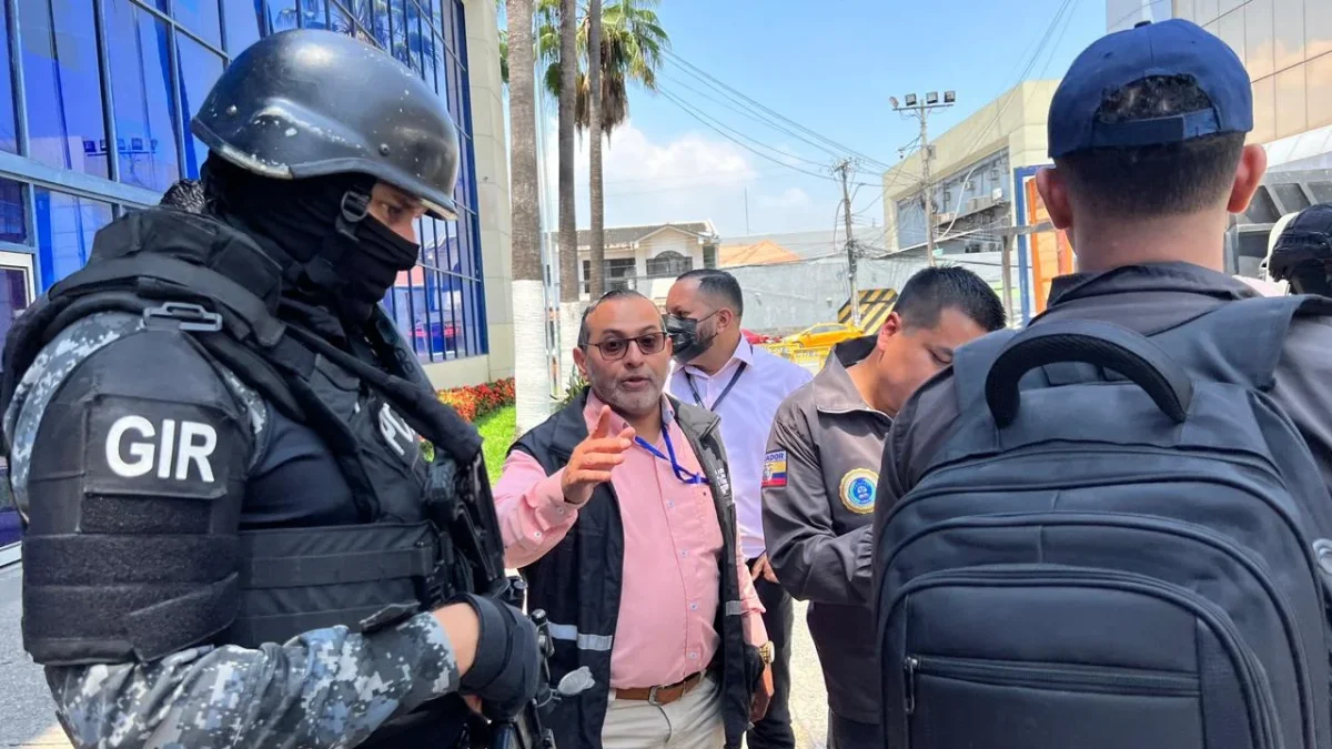 Imágenes del allanamiento en CNEL de La Garzota.