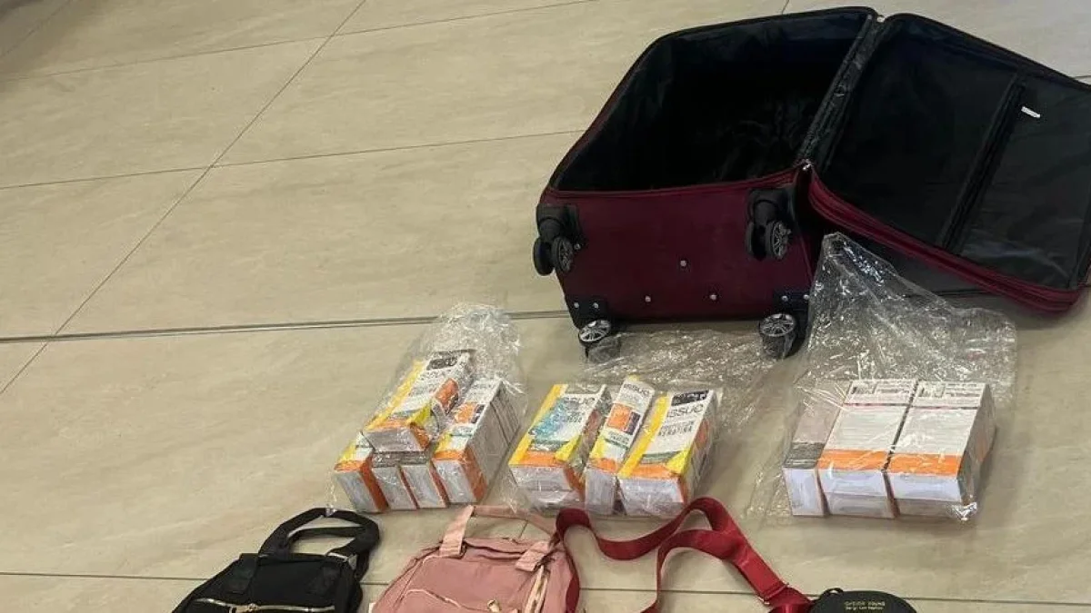 La Policía encontró varias bolsas plásticas con cajas de tintes y productos para el cuidado del cabello.