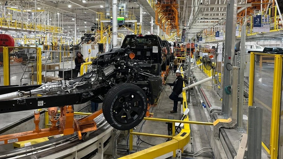 Las condiciones de la fuerza laboral de la industria cambia por regiones.