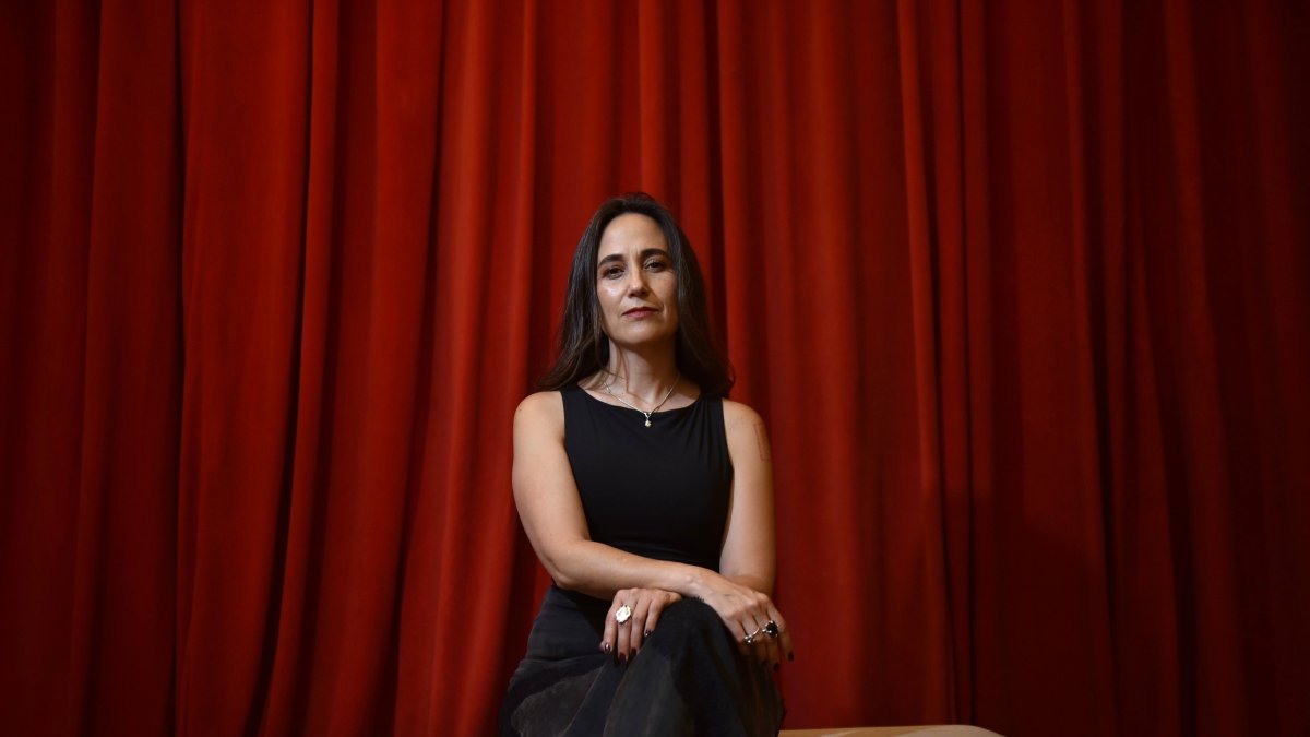 Gabriela Ponce es dramaturga, docente y autora reconocida con el Premio Joaquín Gallegos Lara y Escenarios del Mundo.