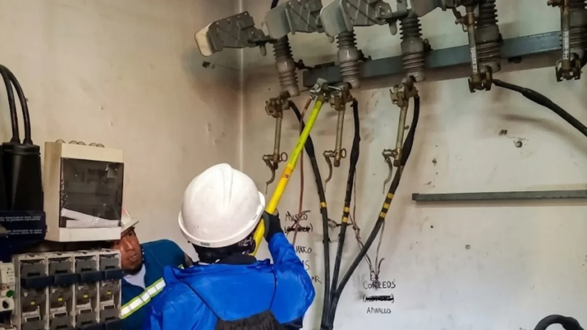 Un intento de hurto de los cables de medio voltaje causó un apagón, según la EEQ.
