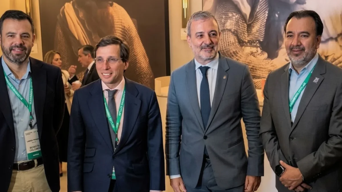 Pabel Muñoz con los alcaldes de Bogotá, Madrid y Barcelona.