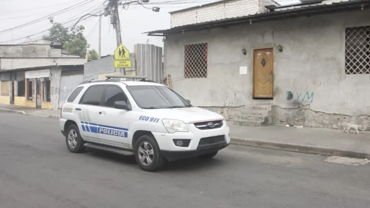 El bloque 9 de Bastión Popular quedó bajo resguardo policial tras la balacera que dejó víctimas menores de edad.
