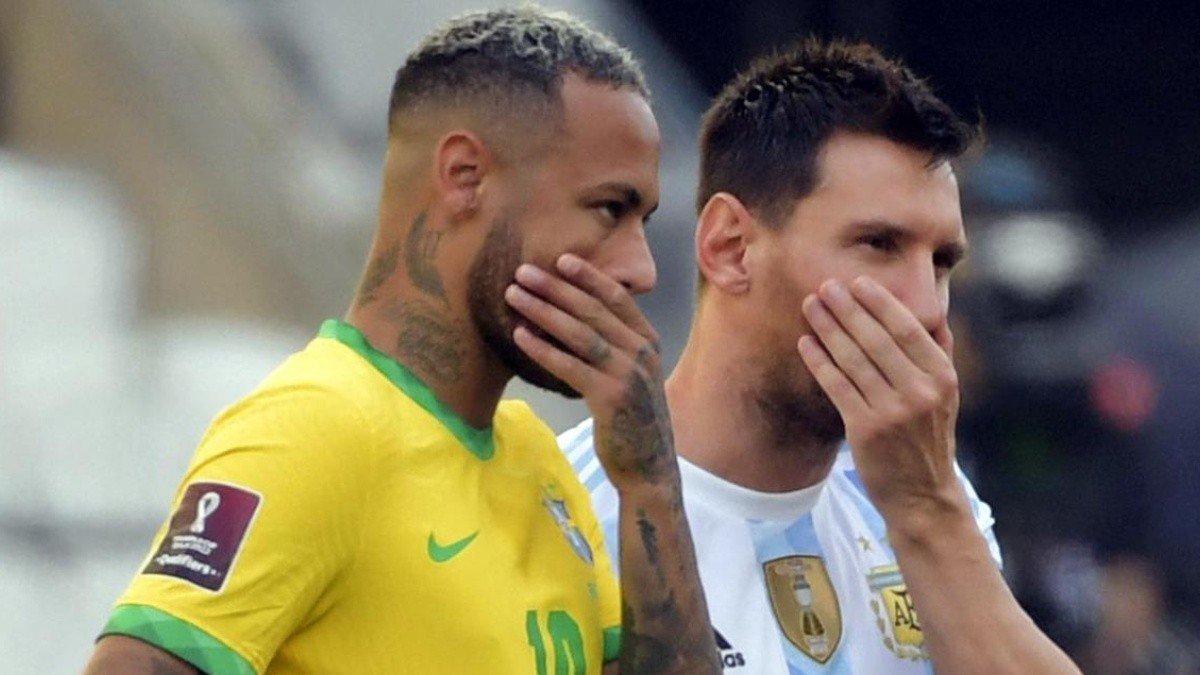 Taparse la boca durante un partido es una práctica muy común a nivel de clubes e incluso selecciones.