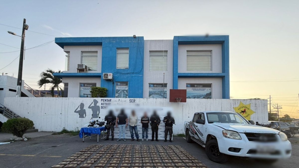Dinero en efectivo y celulares también fueron incautados como indicios.La droga tenía como destino la ciudad de Guayaquil, según las investigaciones.