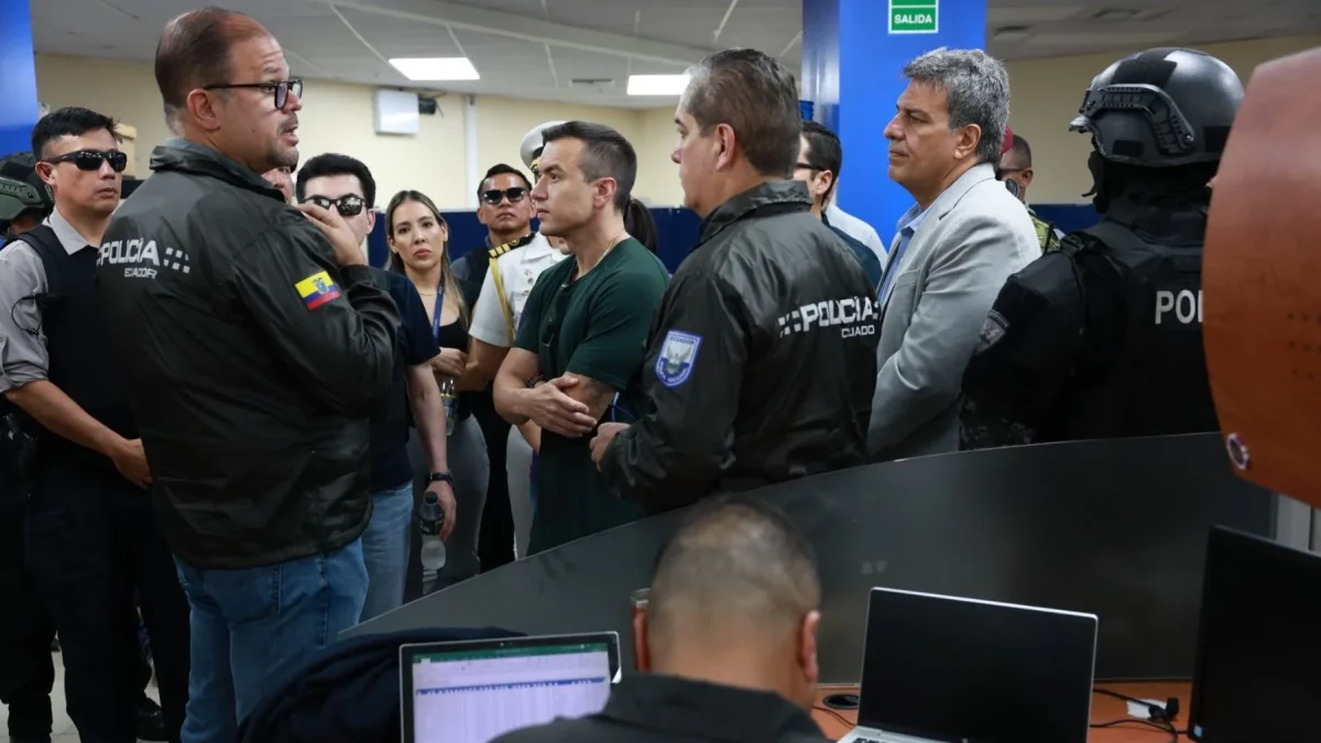 El allanamiento a CNEL, con la presencia del presidente Daniel Noboa, lejos de aclarar preguntas, creó un metaverso de dudas.