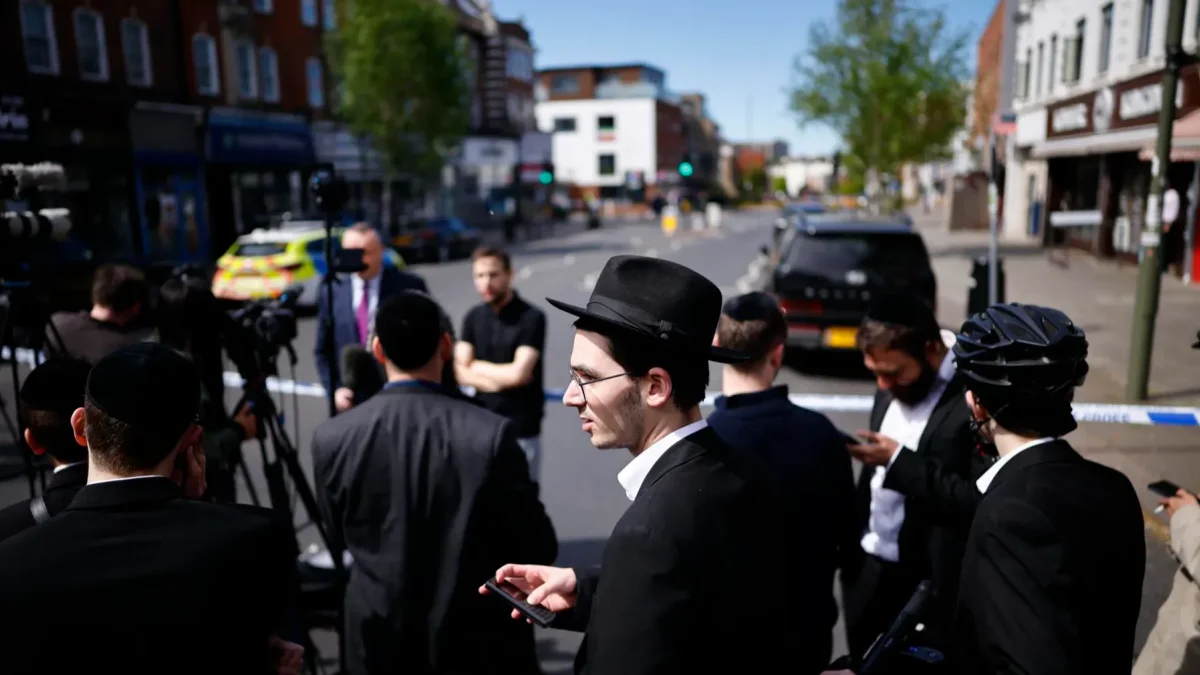 Miembros de la comunidad judía en Golders Green, al norte de Londres, Gran Bretaña, este miércoles 29 de abril de 2026.