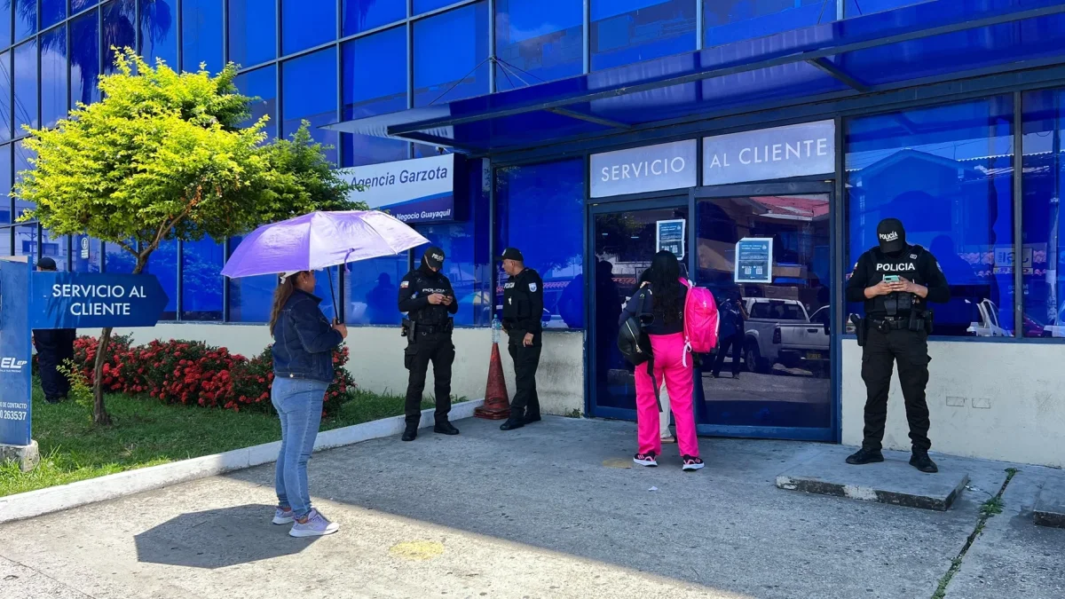 Pasos para denunciar cobros excesivos en CNEL tras operativos en Guayaquil