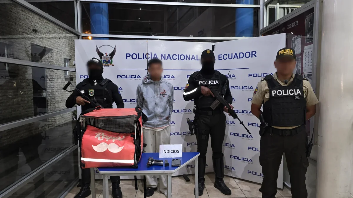 Sospechoso detenido en Tumbaco tras ser vinculado a asaltos en Cumbayá usando fachada de delivery.
