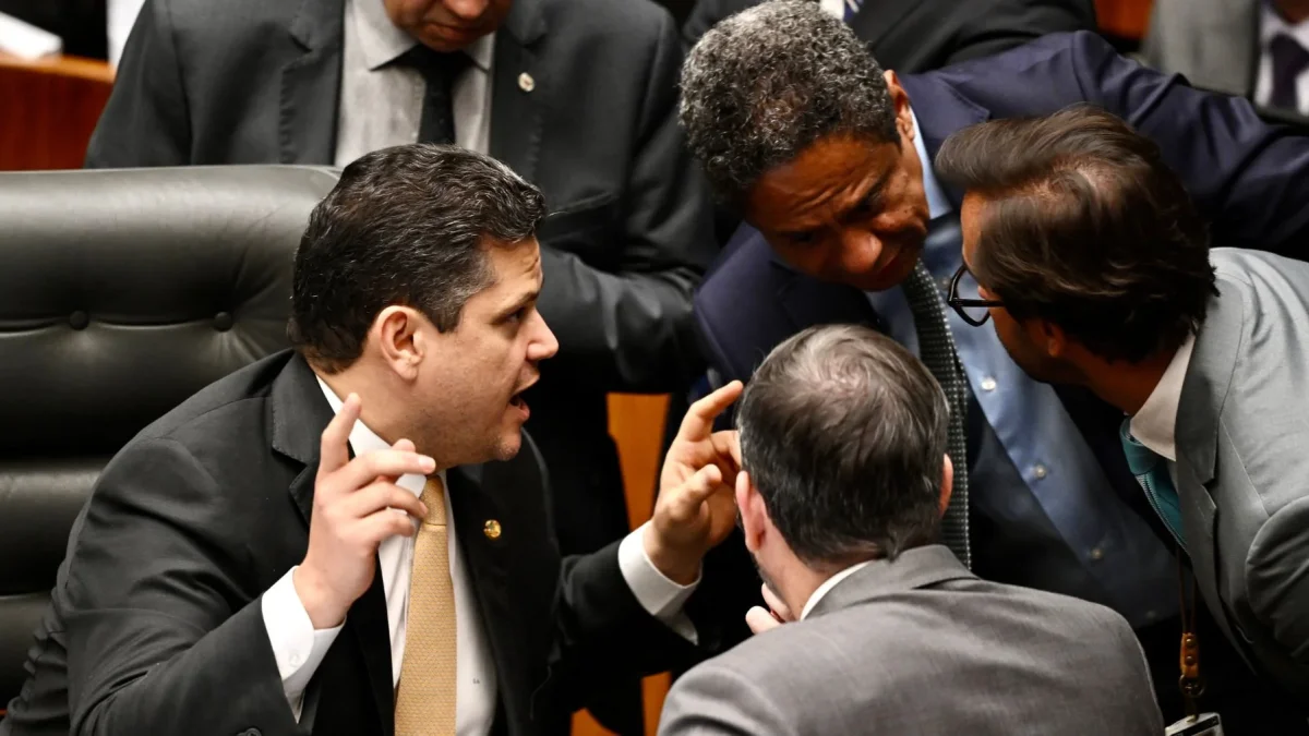 Brasil: Congreso avala recorte de pena a Bolsonaro y golpea agenda de Lula