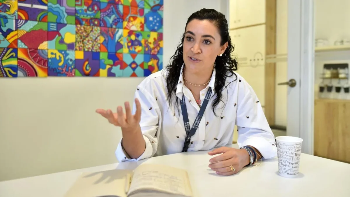 Ana Cristina Hidalgo es confundadora de una red de colegios, uno de ellos forma a jugadores del Independiente del Valle.