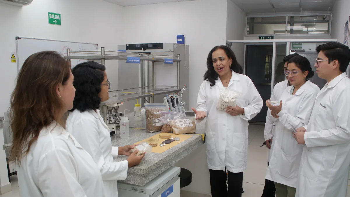 Un grupo de maestros de la Espol dirigen investigaciones de los alimentos del futuro.