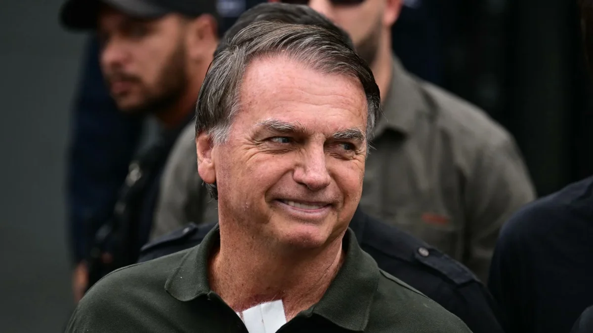 Qué le pasó a Jair Bolsonaro: vuelve al hospital para una cirugía en Brasil