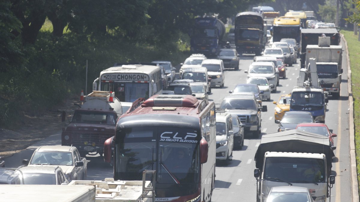Los pro y contras de la propuesta de cobrar por rodar en Guayaquil para disminuir el tráfico
