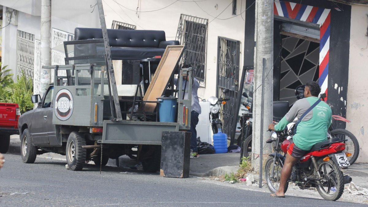 Del local donde ocurrió el crimen se retiraron los implementos y mobiliario que formaban parte del negocio.