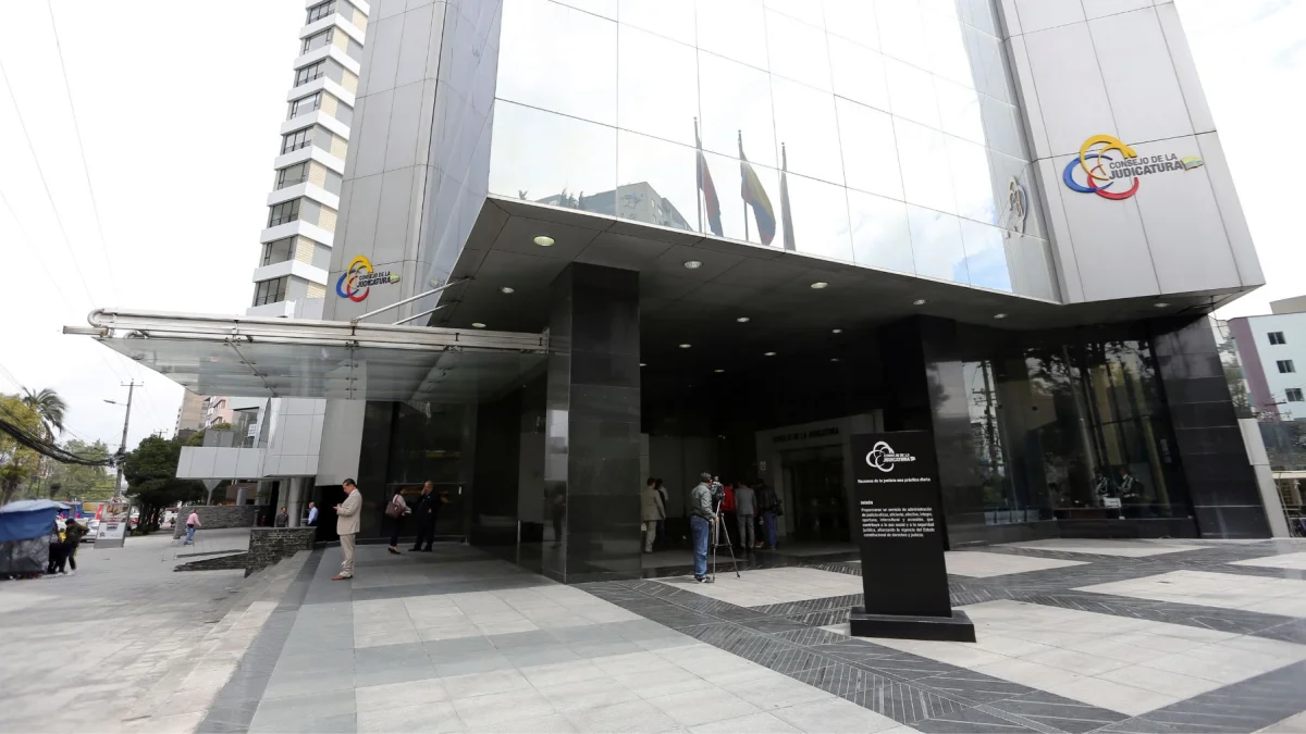 La institucionalidad cae en picada en Ecuador: explicaciones y el riesgo de la captura del poder
