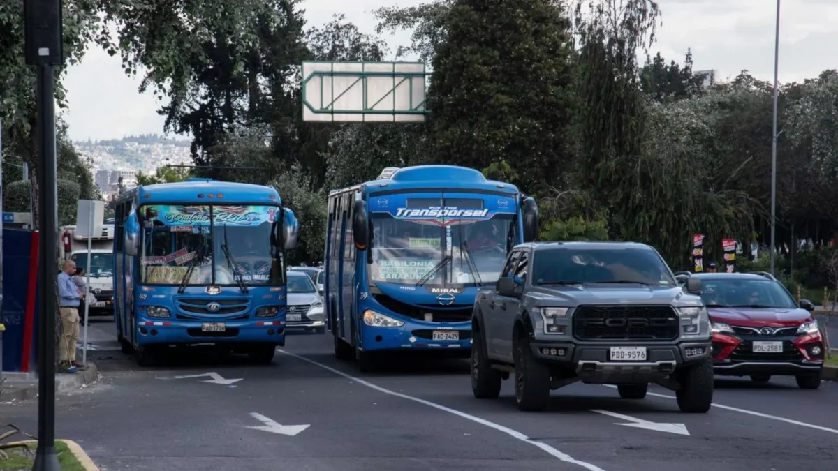 Ni la AMT ni la Secretaría de Movilidad actúan frente a compañías de transporte con conductores que deben miles de dólares en multas. Los controles no son continuos.