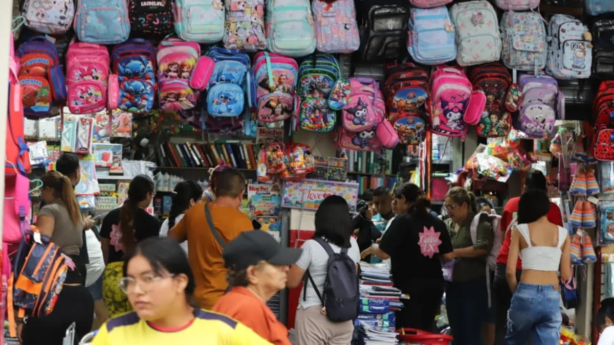 Compra de útiles escolares movió al centro de Guayaquil: clases empiezan este 4 de mayo