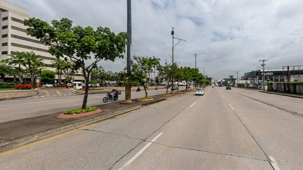 Conductor avanzó en contravía en avenida Juan Tanca Marengo: Esta sanción aplicó ATM