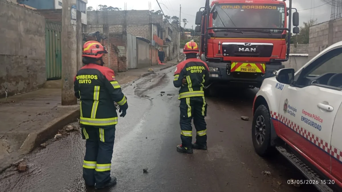 Equipos de respuesta llegaron hasta Nueva Aurora, en Guamaní, tras el desbordamiento de una quebrada.
