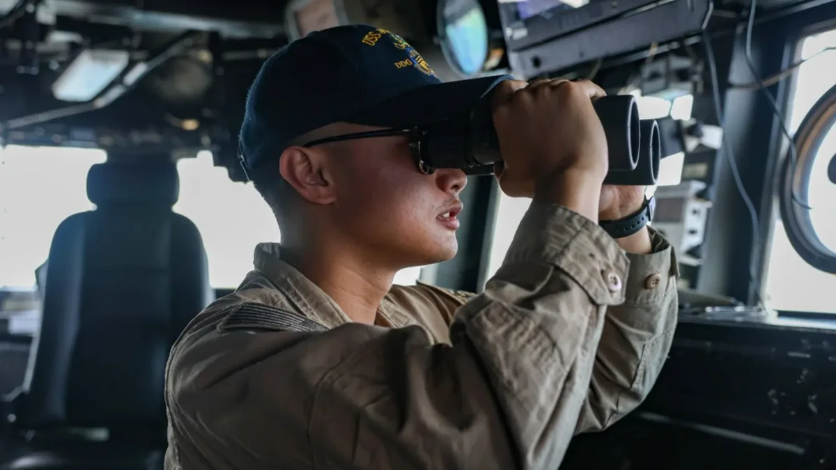 El Comando Central de EEUU informó este lunes de que ha facilitado el paso de dos buques mercantes con bandera estadounidense por el estrecho de Ormuz.