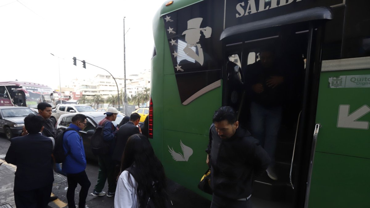 Concejal propone iniciar estudios técnicos para municipalizar el transporte en Quito