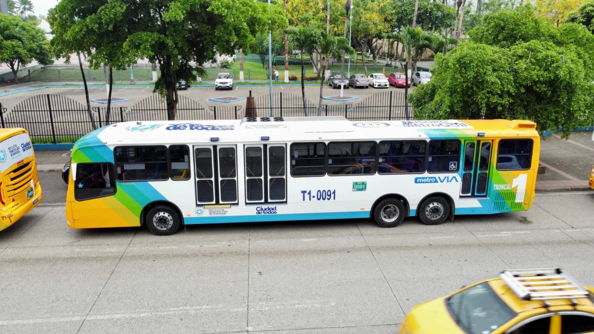 Pasaje a 15 centavos: Guía para sacar la tarjeta estudiantil de la Metrovía en Guayaquil
