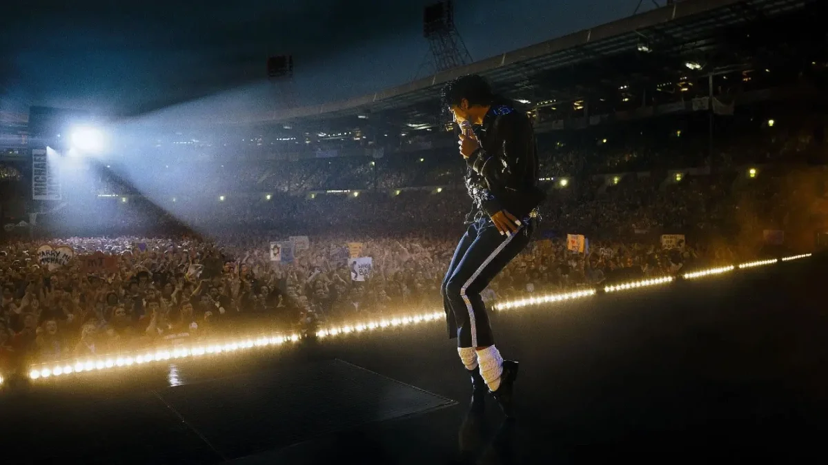 Michael vuelve a poner bajo los reflectores la vida del Rey del Pop, en una película que revive su música, su historia familiar y el enorme peso de convertirse en leyenda.