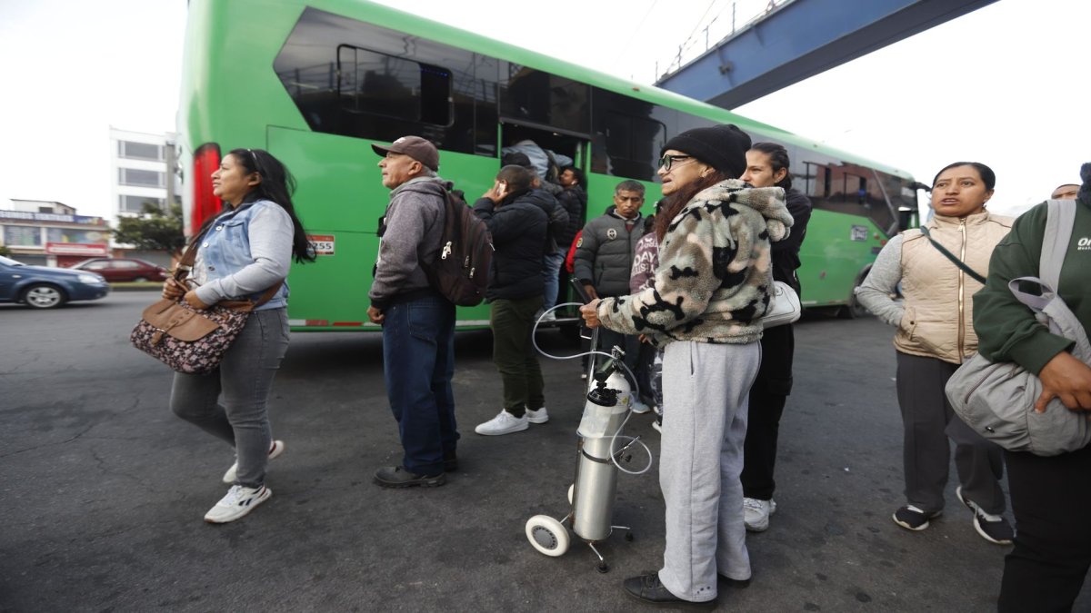 Transportistas mantendrán paralización parcial en Quito y esperan diálogo con el alcalde