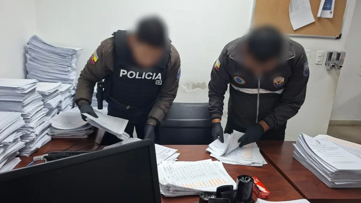 Operativo policial detuvo a siete personas en Quito el 5 de mayo por presunta concusión en citaciones.