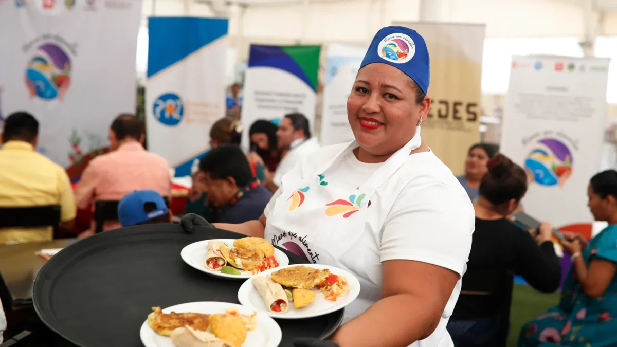 Salvadoreñas crean recetario con productos marinos para fortalecer seguridad alimentaria
